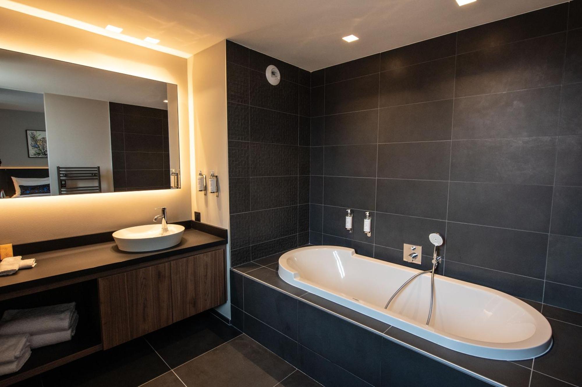 Best Western Premier Le Chapitre Hotel And Spa Ремирмон Экстерьер фото