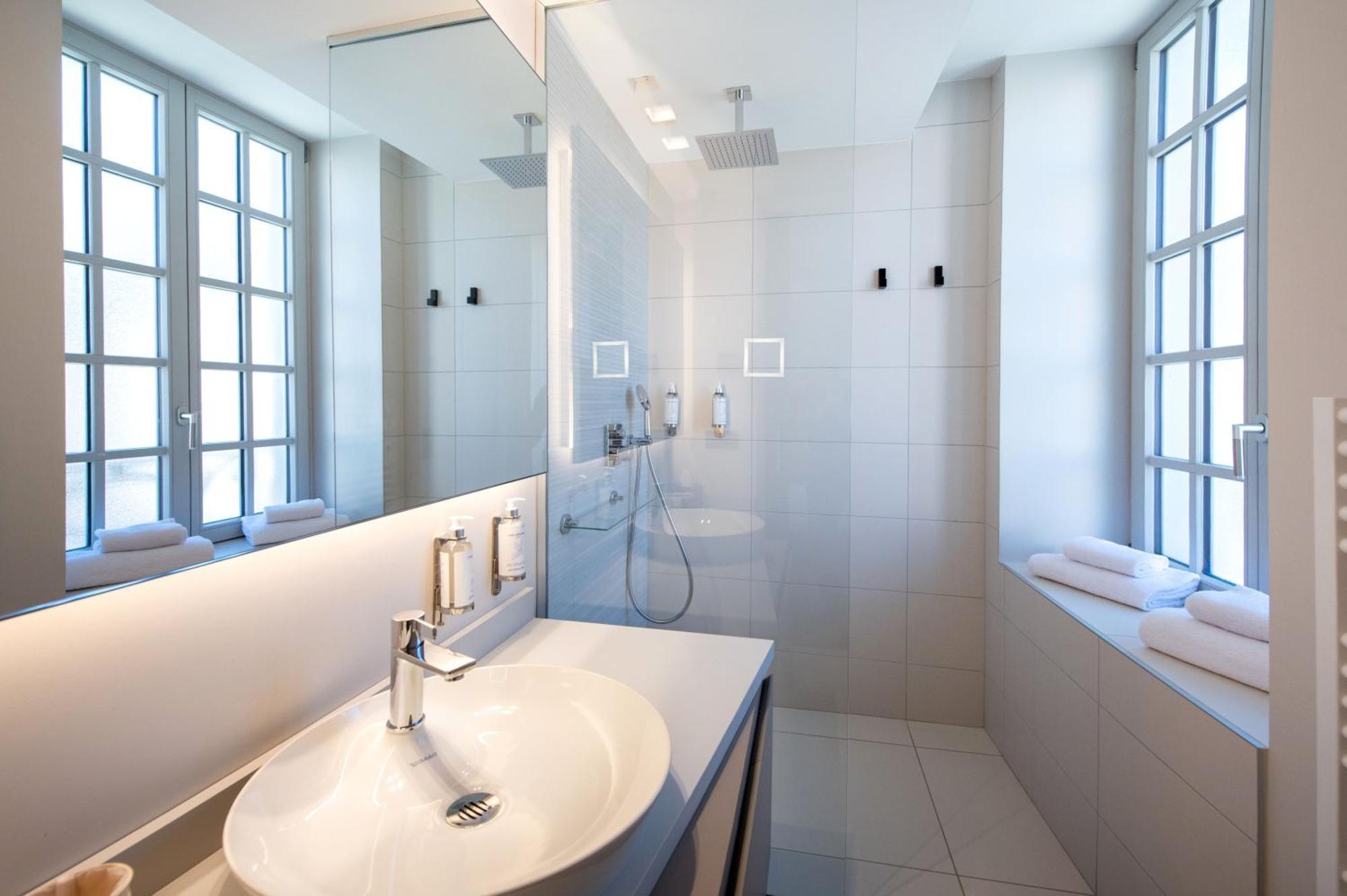 Best Western Premier Le Chapitre Hotel And Spa Ремирмон Экстерьер фото