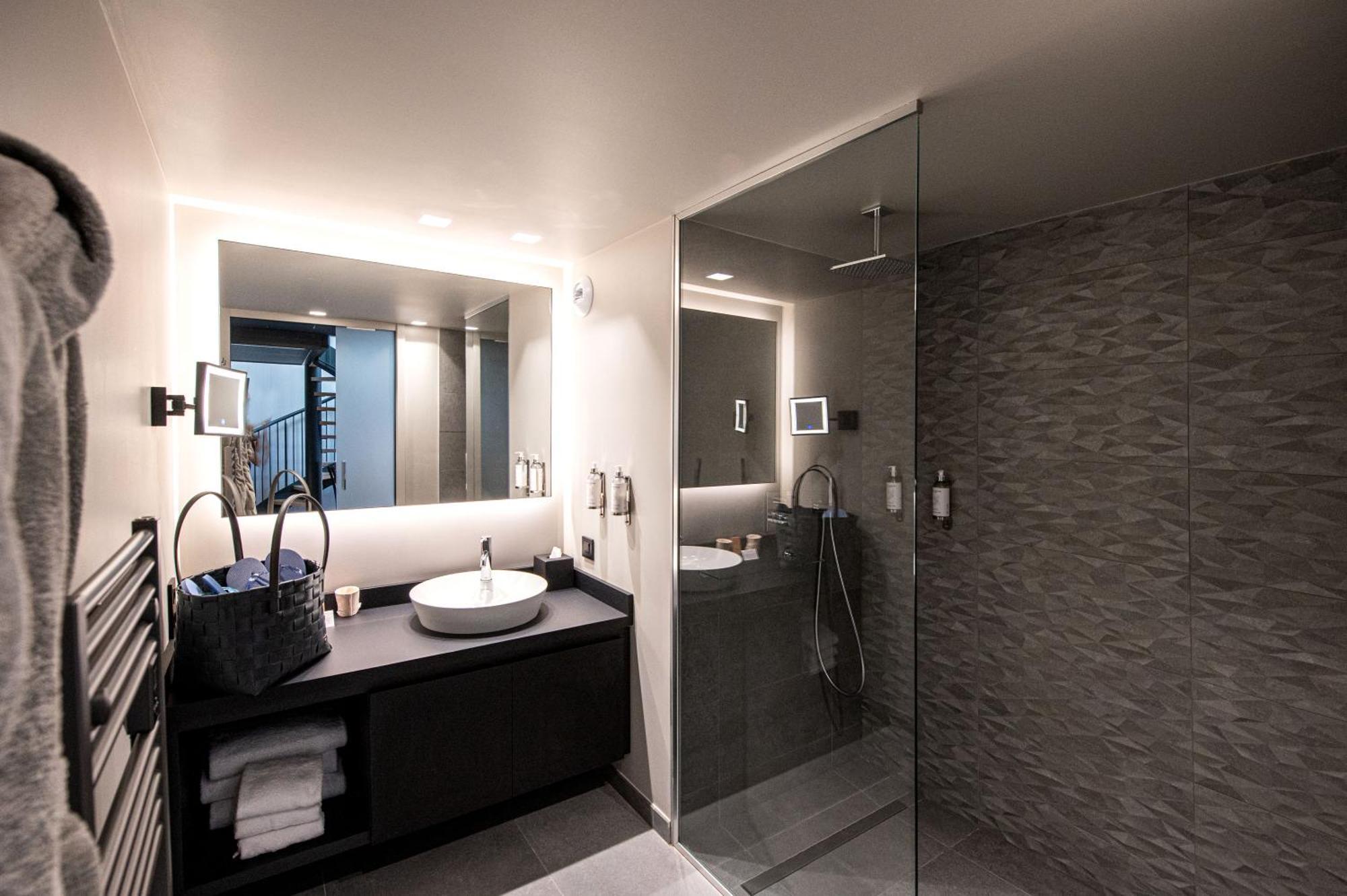 Best Western Premier Le Chapitre Hotel And Spa Ремирмон Экстерьер фото