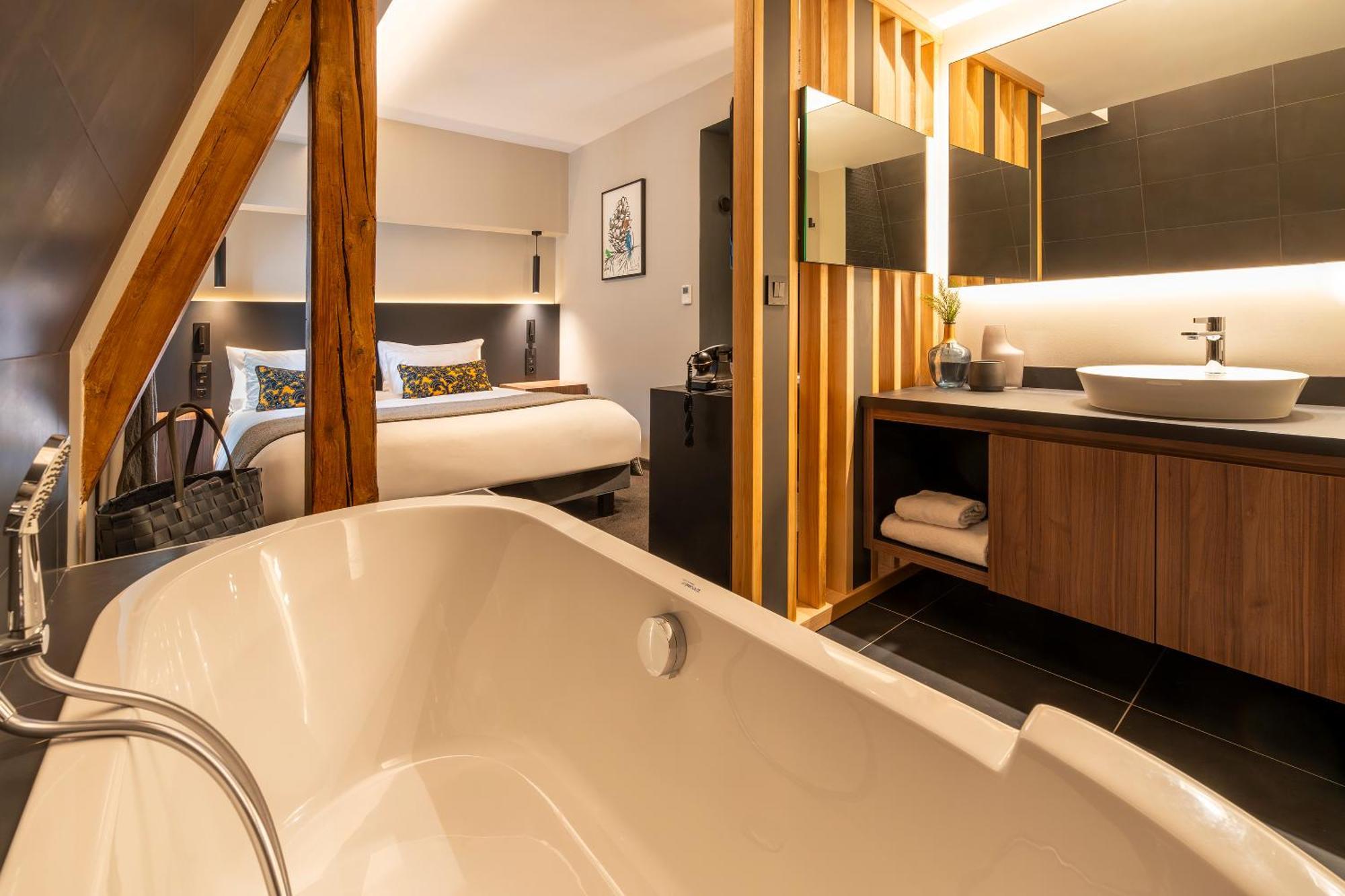 Best Western Premier Le Chapitre Hotel And Spa Ремирмон Экстерьер фото