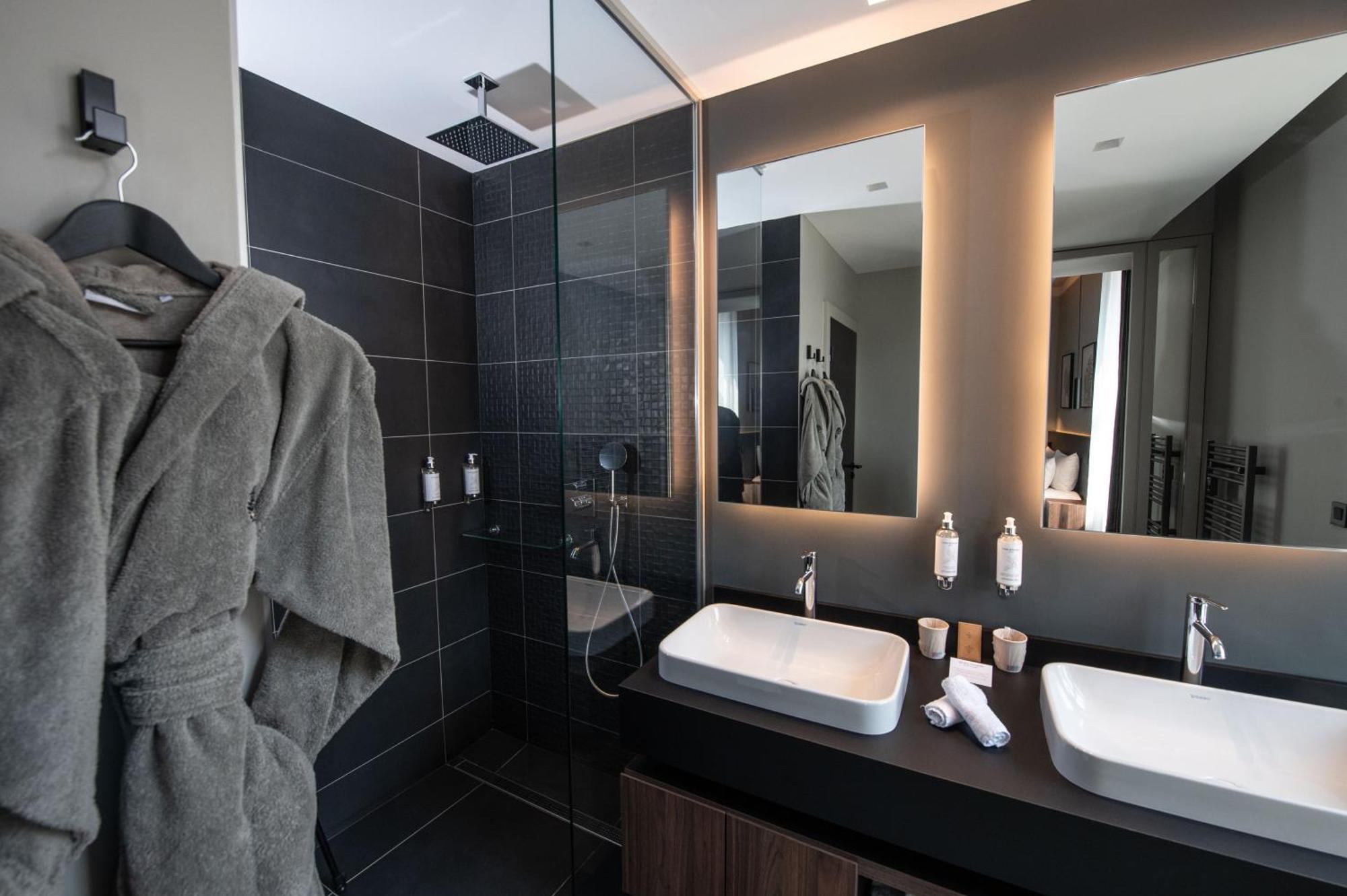 Best Western Premier Le Chapitre Hotel And Spa Ремирмон Экстерьер фото